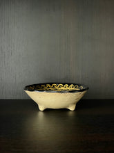 Load image into Gallery viewer, Bowl Z Pajaro Gold/Black
