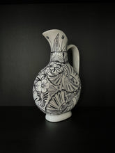 Load image into Gallery viewer, Jarra De Aqua - White/Black
